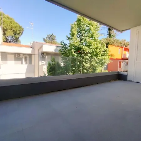 Modernly Equipped With Balcony In Lägenhet *